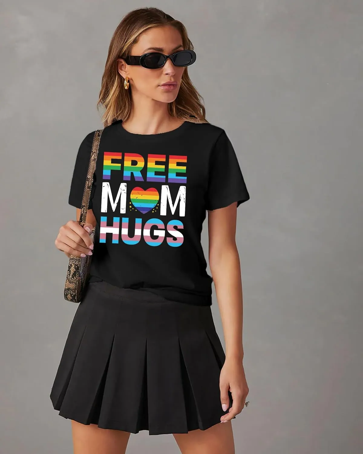 hohololo Pride Shirts Women Rainbows Graphic Tees Shirts Free Mom Hugs T-Shirt LGBTQ Short Sleeve Tops