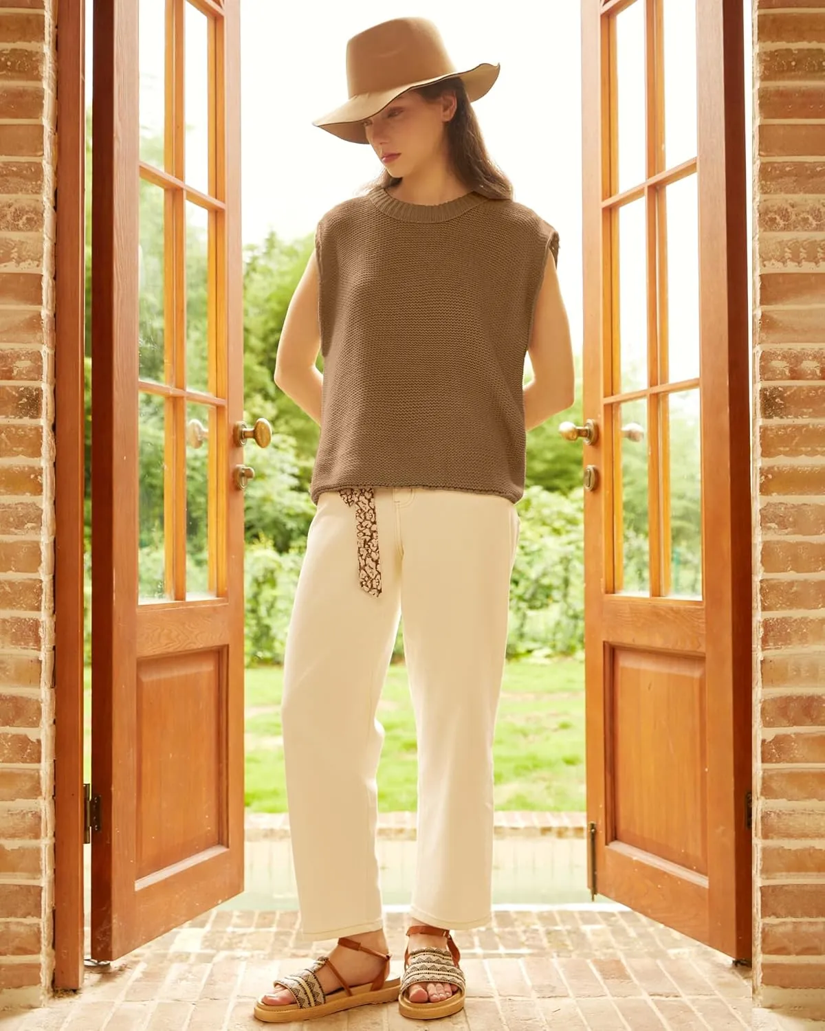 Locachy Women's Vintage Crew Neck Sweater Vest Casual Cropped Sleeveless Knit Pullover Top
